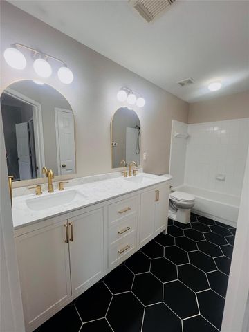 15 Wineberry Place, The Woodlands, TX 77382