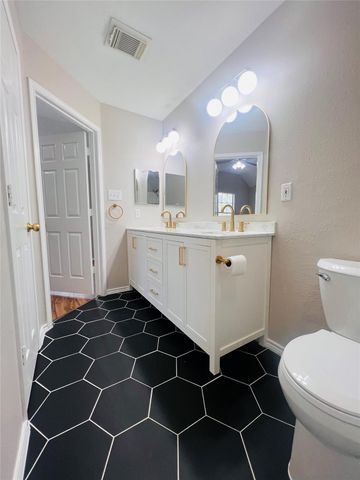 15 Wineberry Place, The Woodlands, TX 77382