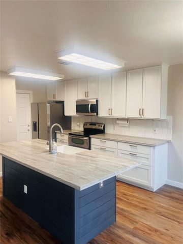 15 Wineberry Place, The Woodlands, TX 77382