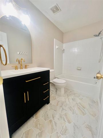 15 Wineberry Place, The Woodlands, TX 77382