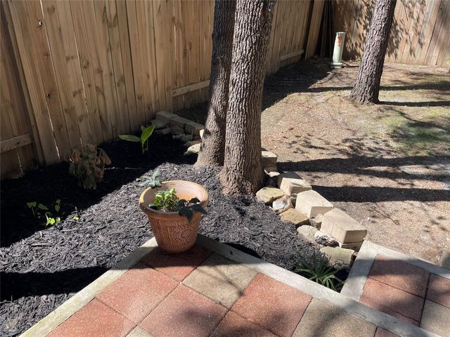 15 Wineberry Place, The Woodlands, TX 77382