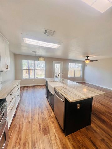 15 Wineberry Place, The Woodlands, TX 77382