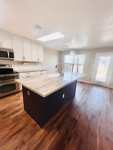 15 Wineberry Place, The Woodlands, TX 77382