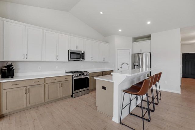 2846 Kegonsa DRIVE, Oconomowoc, WI 53066