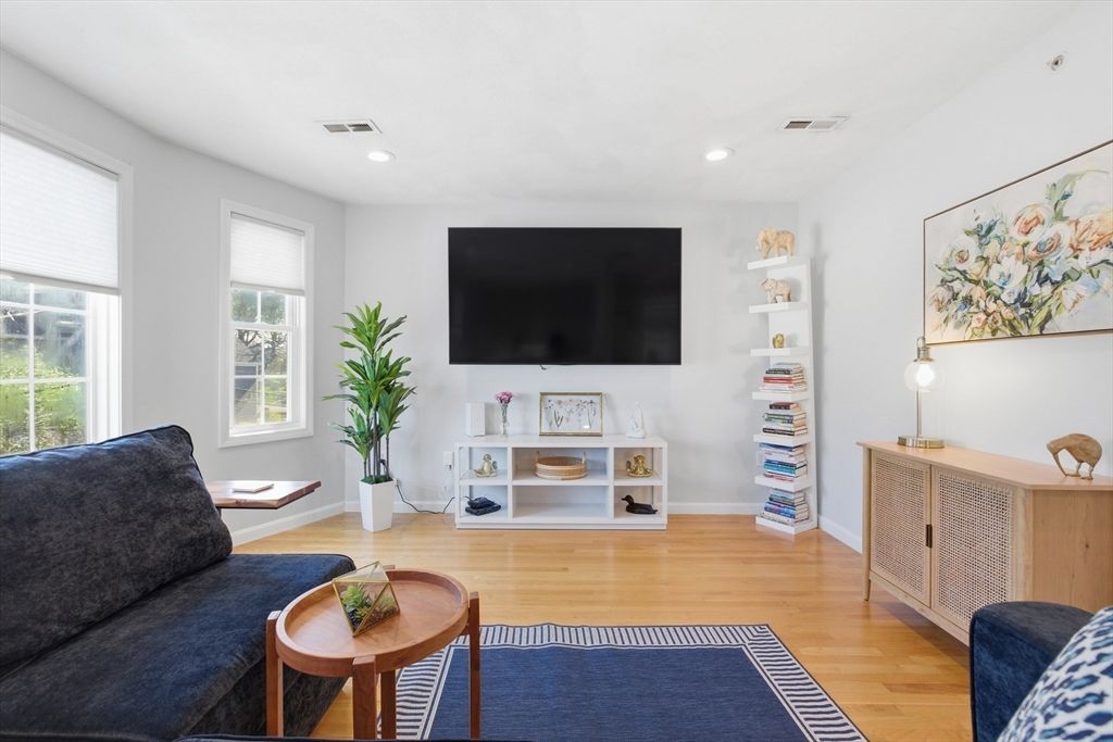 138 Horace St 3, Boston, MA 02128