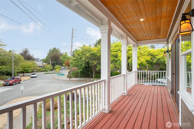 5728 Woodlawn Avenue N, Seattle, WA 98103