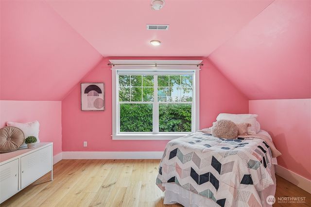 5728 Woodlawn Avenue N, Seattle, WA 98103