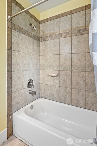 5728 Woodlawn Avenue N, Seattle, WA 98103