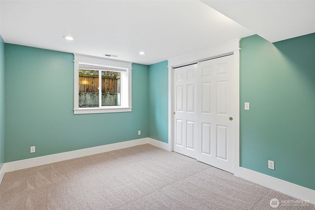 5728 Woodlawn Avenue N, Seattle, WA 98103