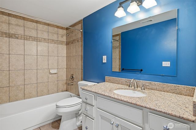 5728 Woodlawn Avenue N, Seattle, WA 98103