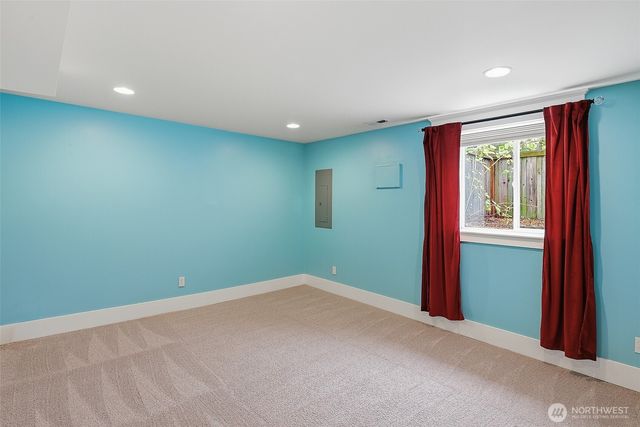 5728 Woodlawn Avenue N, Seattle, WA 98103