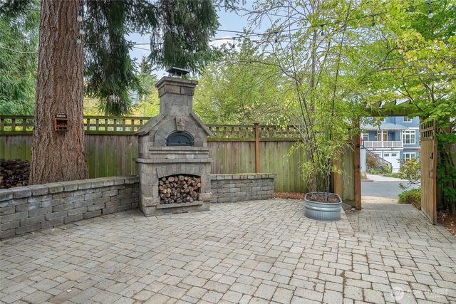 5728 Woodlawn Avenue N, Seattle, WA 98103