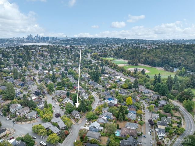 5728 Woodlawn Avenue N, Seattle, WA 98103