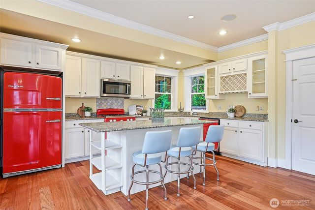 5728 Woodlawn Avenue N, Seattle, WA 98103