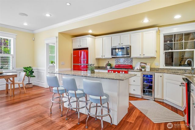 5728 Woodlawn Avenue N, Seattle, WA 98103