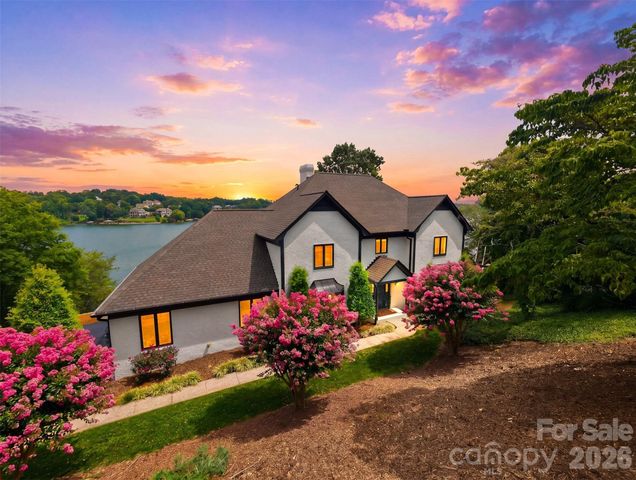 476 44th Avenue Drive NW, Hickory, NC 28601