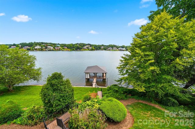 476 44th Avenue Drive NW, Hickory, NC 28601