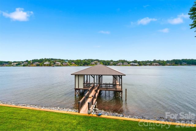 476 44th Avenue Drive NW, Hickory, NC 28601