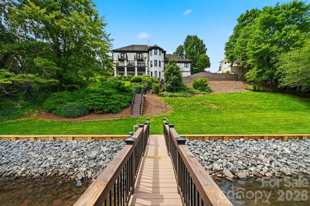 476 44th Avenue Drive NW, Hickory, NC 28601