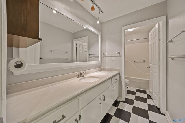 2700 Garth Road, Huntsville, AL 35801