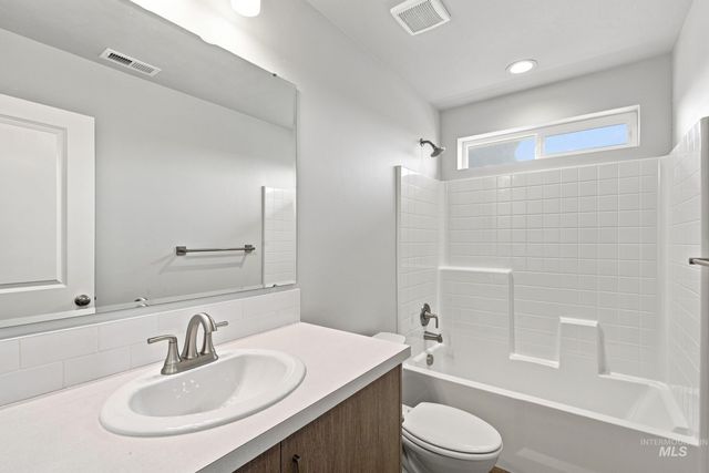 16897 Grain Bin Way, Nampa, ID 83651