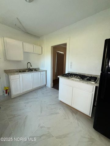 915 Nesslewood Avenue, Toledo, OH 43610