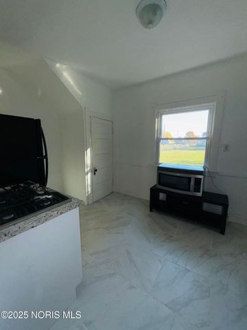 915 Nesslewood Avenue, Toledo, OH 43610