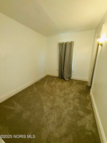 915 Nesslewood Avenue, Toledo, OH 43610