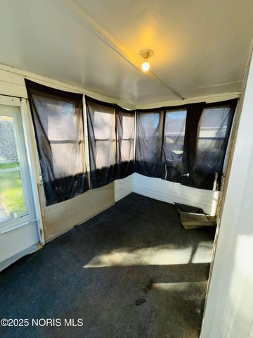 915 Nesslewood Avenue, Toledo, OH 43610