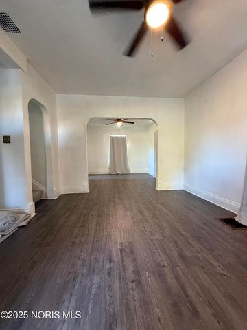 915 Nesslewood Avenue, Toledo, OH 43610