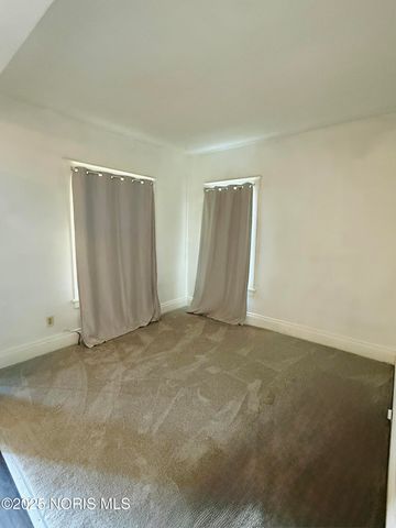 915 Nesslewood Avenue, Toledo, OH 43610