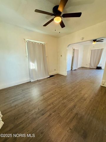 915 Nesslewood Avenue, Toledo, OH 43610