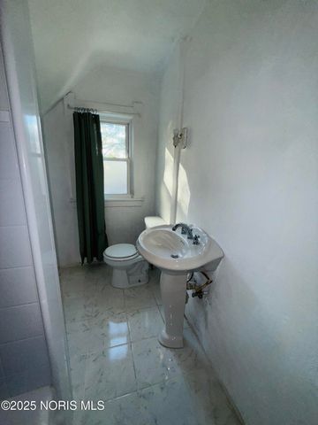 915 Nesslewood Avenue, Toledo, OH 43610