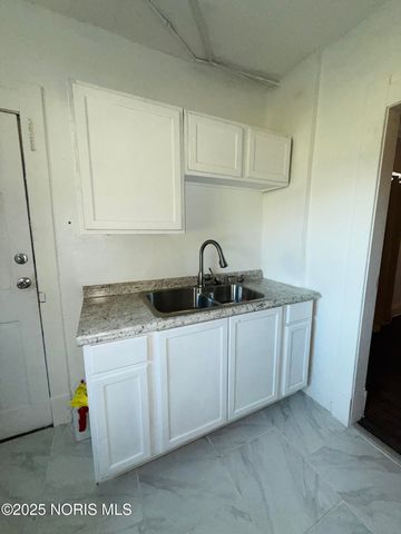 915 Nesslewood Avenue, Toledo, OH 43610