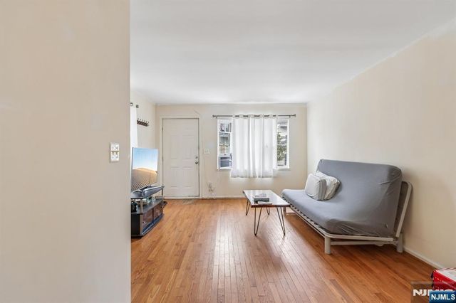 22 Hecker Street, Newark, NJ 07103