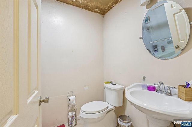 22 Hecker Street, Newark, NJ 07103