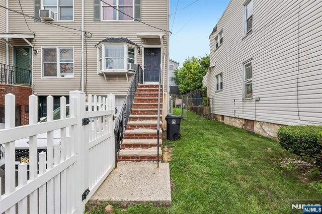 22 Hecker Street, Newark, NJ 07103