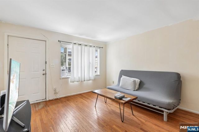22 Hecker Street, Newark, NJ 07103