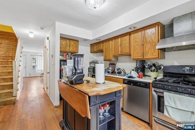 22 Hecker Street, Newark, NJ 07103