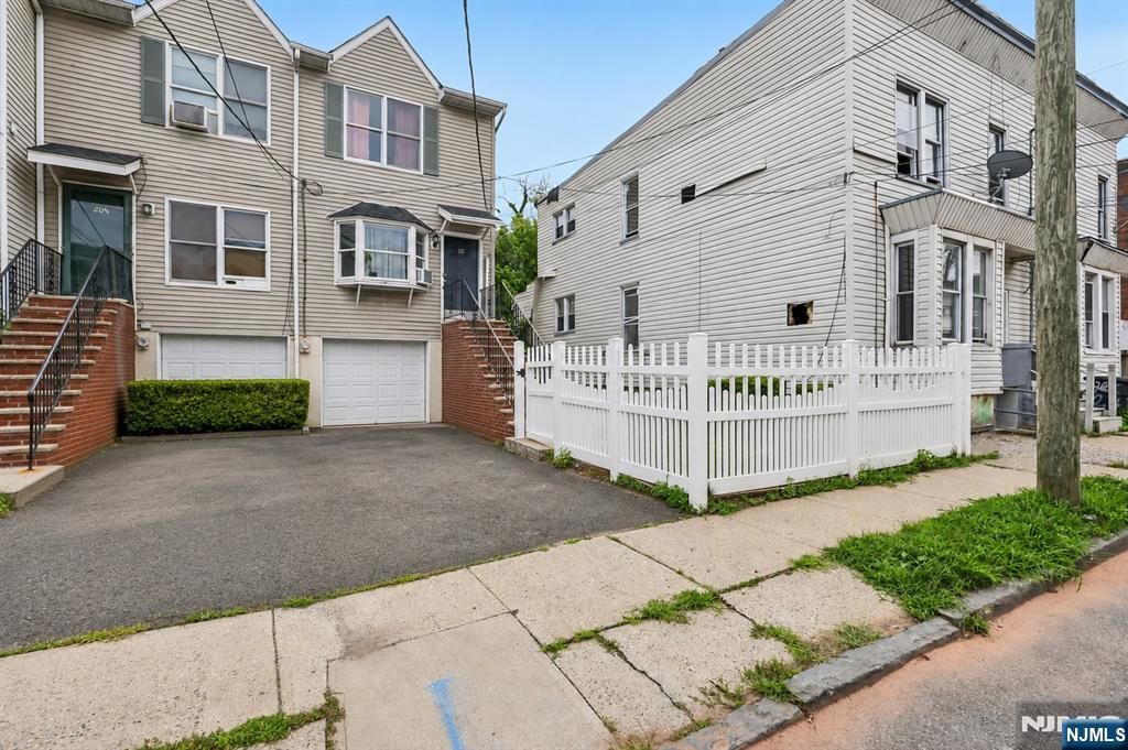 22 Hecker Street, Newark, NJ 07103