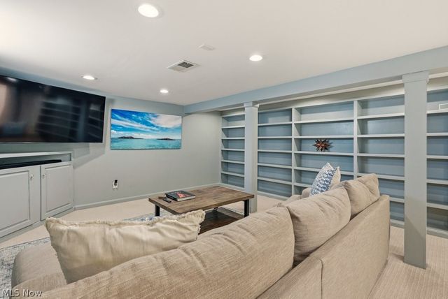 54 E Case Drive, Hudson, OH 44236