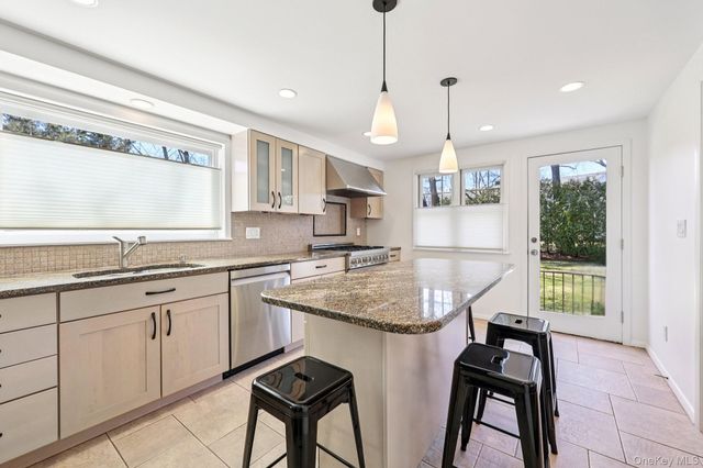 12 Old Oak Road, Rye Brook, NY 10573