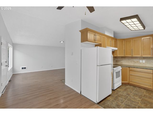 2701 Sw SPRING GARDEN St, Portland, OR 97219