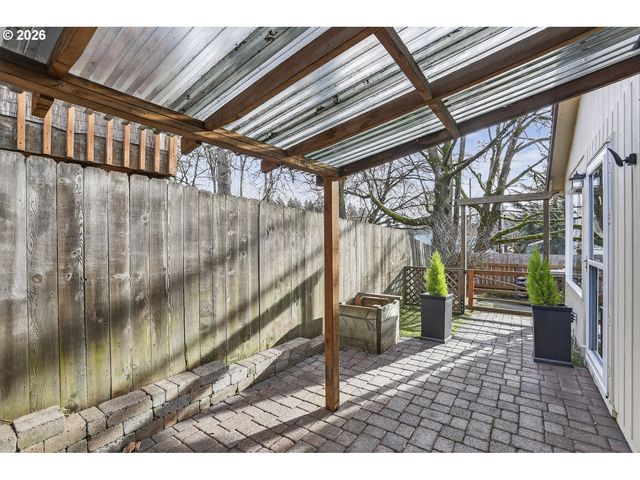 2701 Sw SPRING GARDEN St, Portland, OR 97219