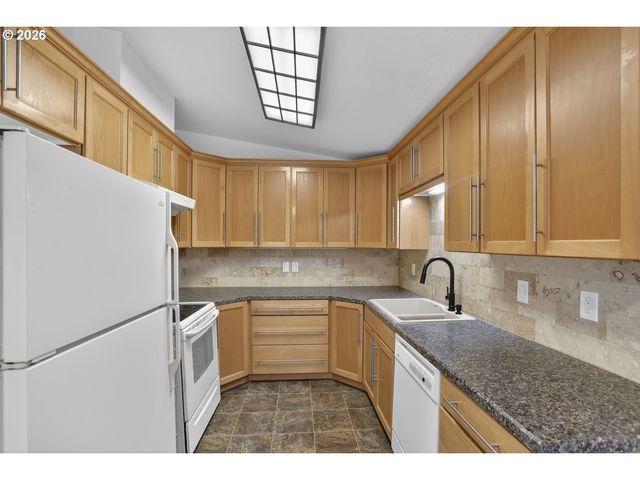 2701 Sw SPRING GARDEN St, Portland, OR 97219