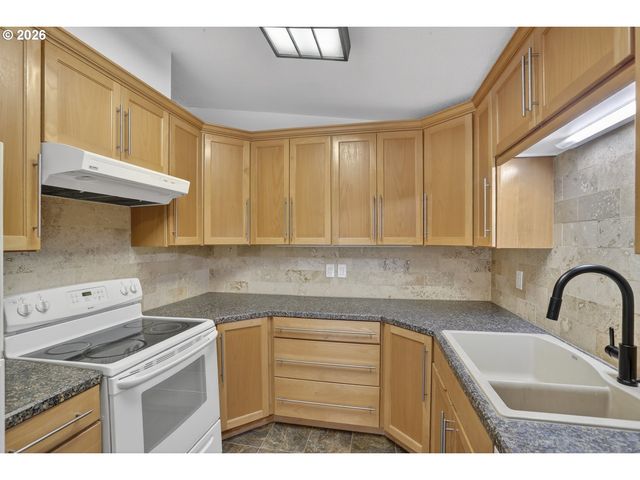 2701 Sw SPRING GARDEN St, Portland, OR 97219