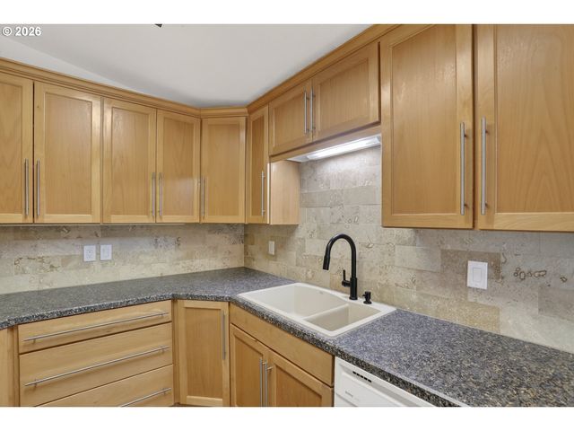 2701 Sw SPRING GARDEN St, Portland, OR 97219