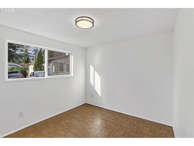 2701 Sw SPRING GARDEN St, Portland, OR 97219