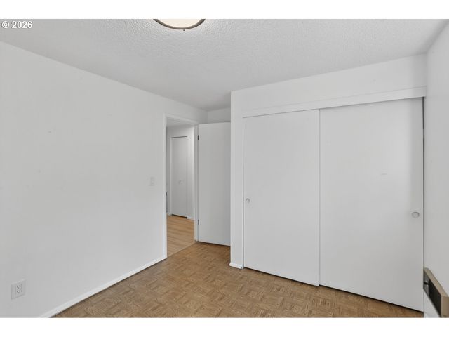 2701 Sw SPRING GARDEN St, Portland, OR 97219