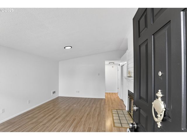 2701 Sw SPRING GARDEN St, Portland, OR 97219